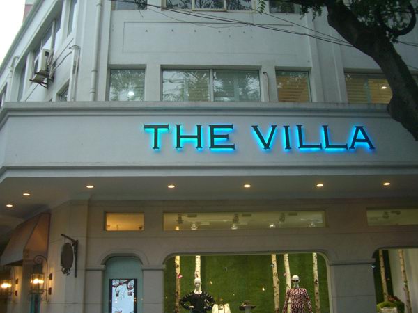 店招門頭背發光字