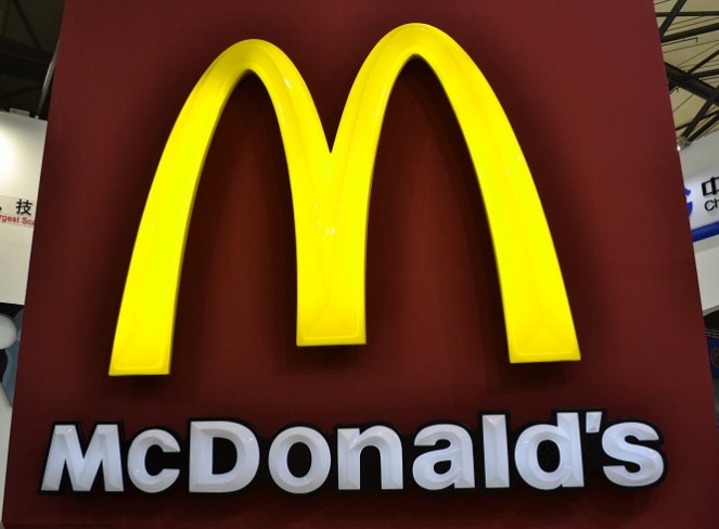 麥當勞發光字標識